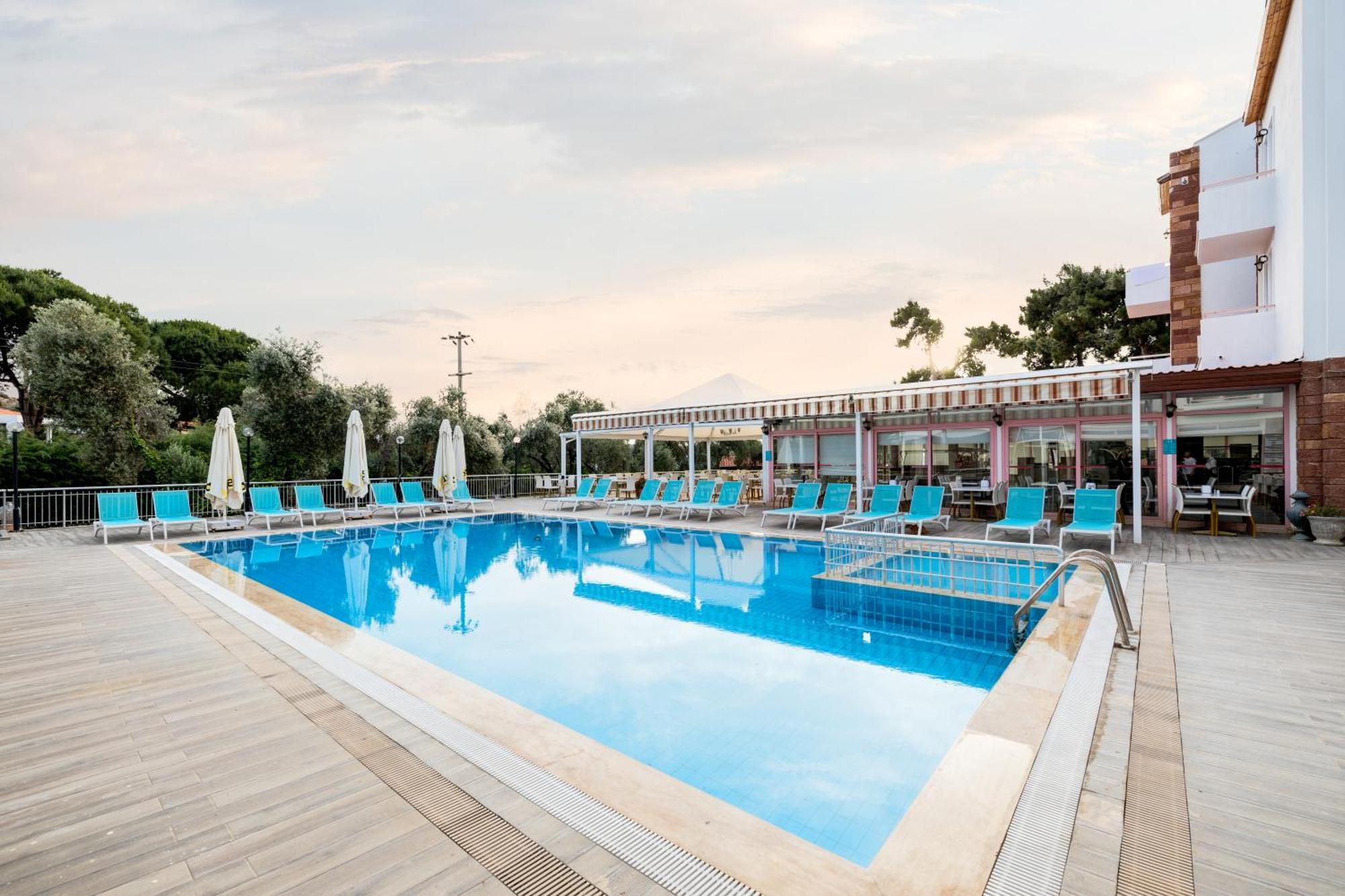 Hanedan Beach Hotel Фоча Экстерьер фото